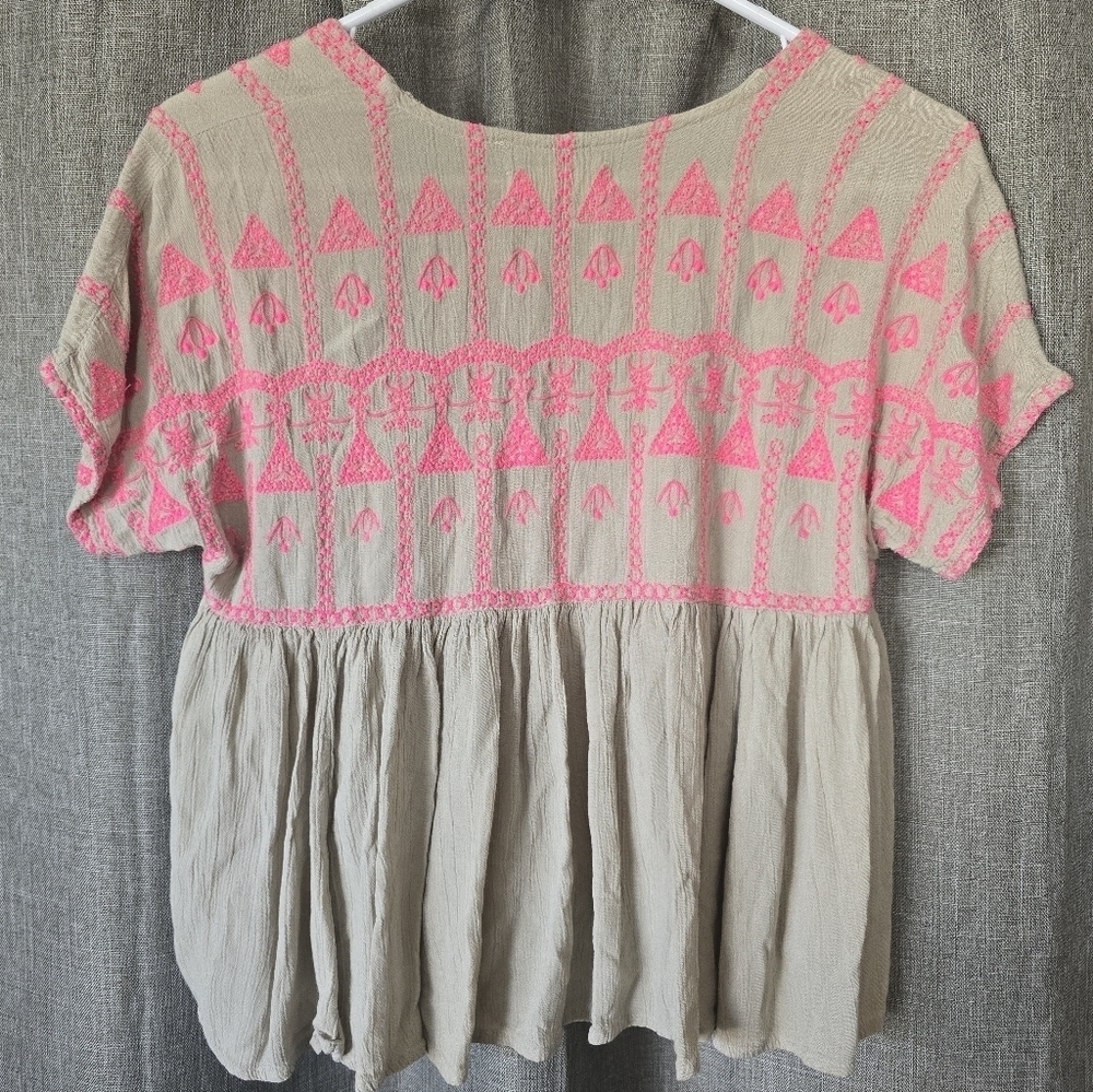 Natural Life Tan & Pink Embroidered Flowy Blouse Size XS/S Short Sleeve - Picture 2 of 4